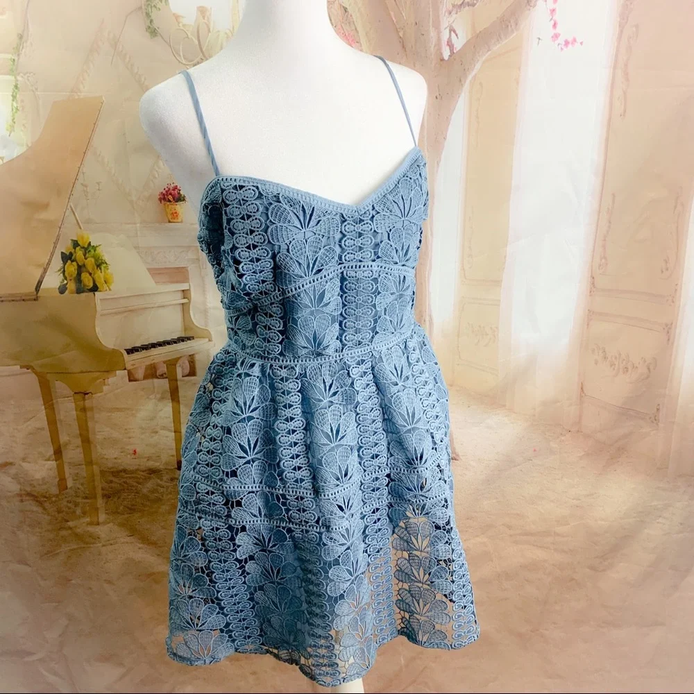 NEW Lovers & Friends TINSLEY LACE MINI DRESS DUSTY BLUE - Picture 5 of 11